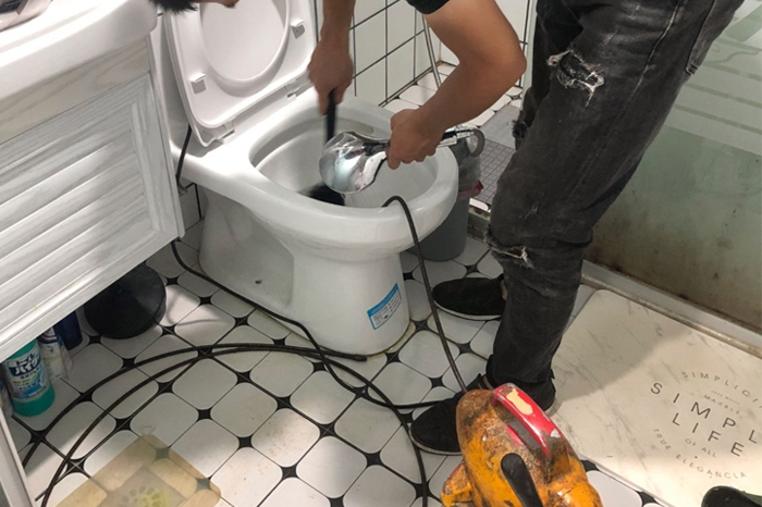 点军马桶堵塞自己疏通还是找师傅?专业上门服务让你省时更省心